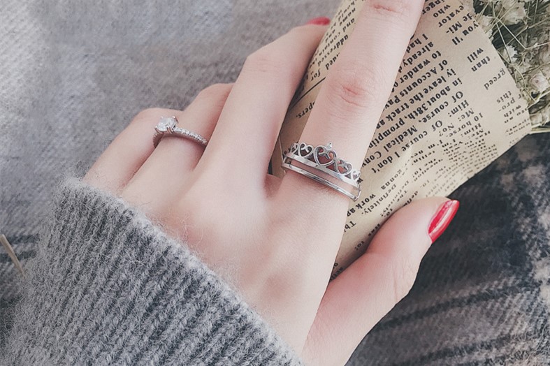戒指带食指是什么意思 手指上的爱情态度解析