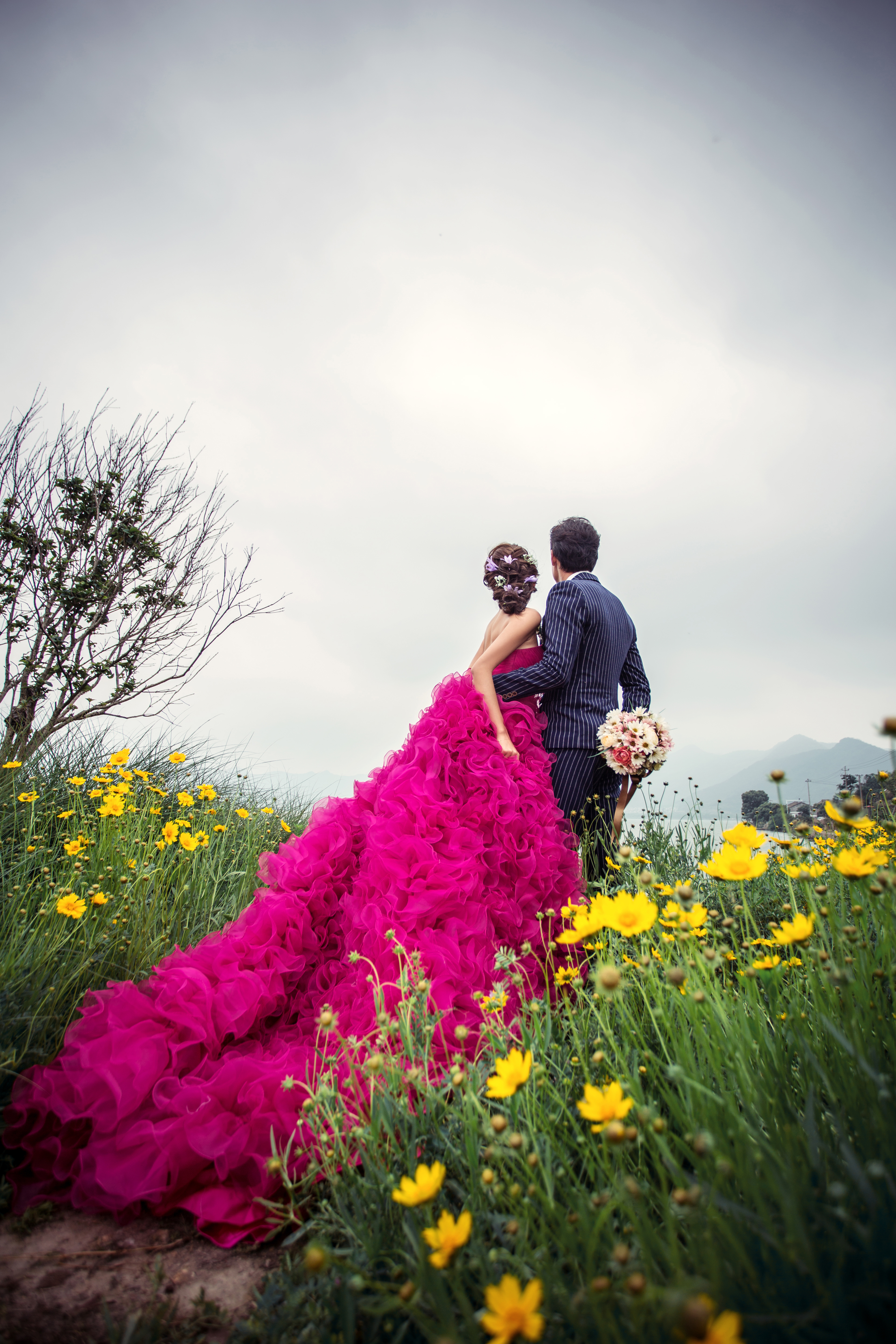 【新人专享】+服装12套+定制婚纱一套