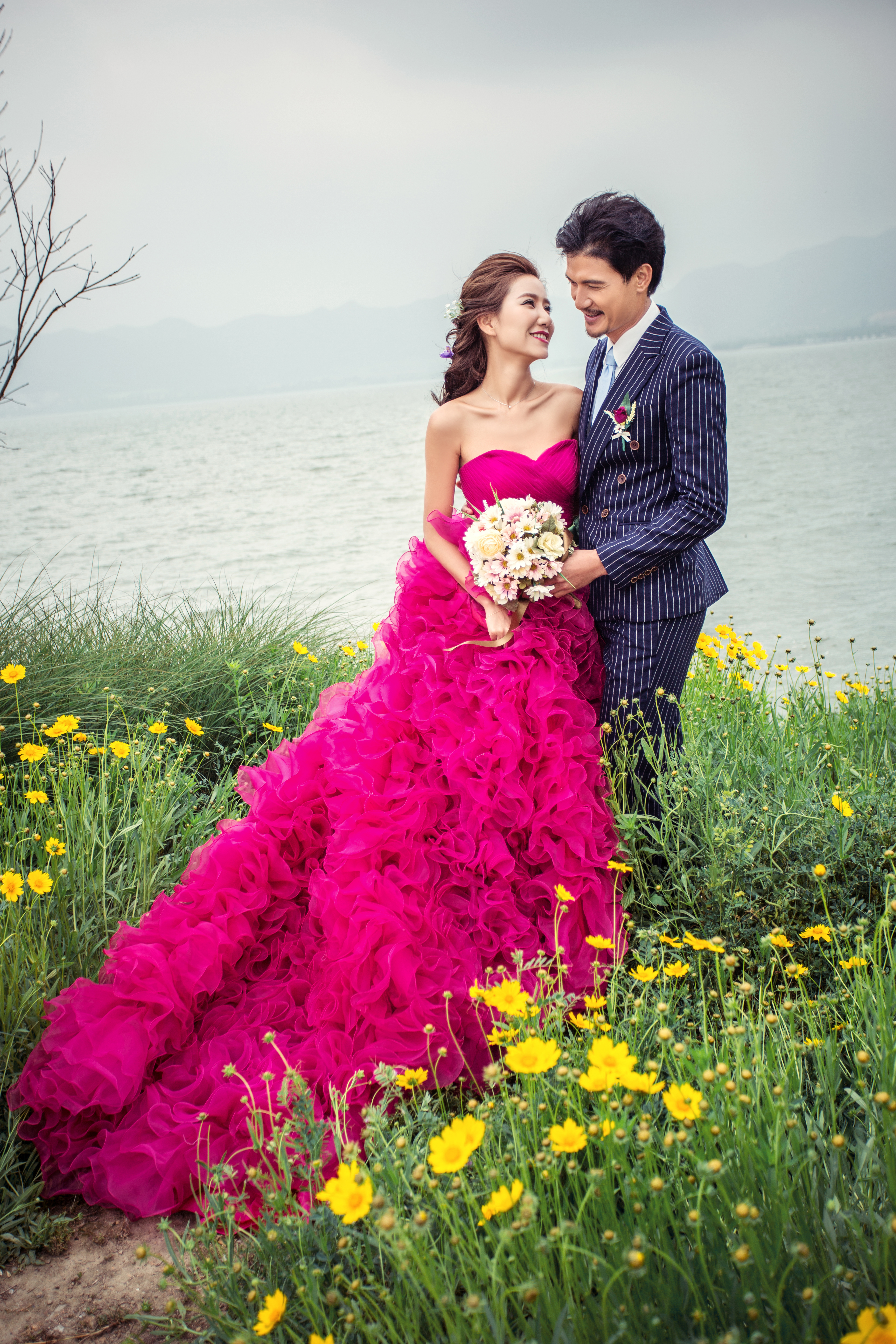 【新人专享】+服装12套+定制婚纱一套
