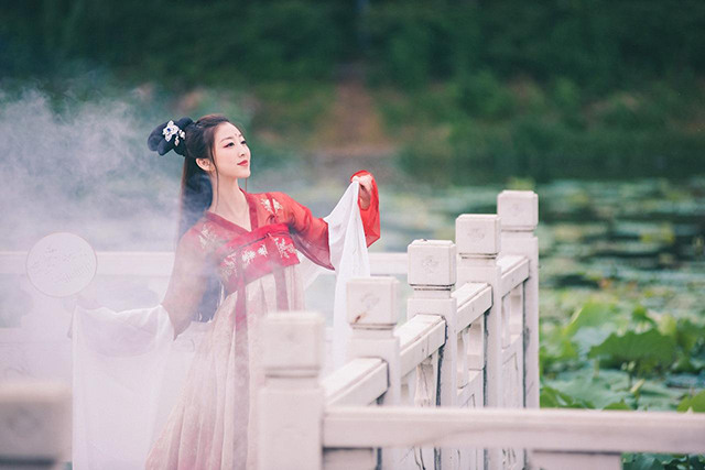 胖新娘穿中式礼服 哪几种比较合适
