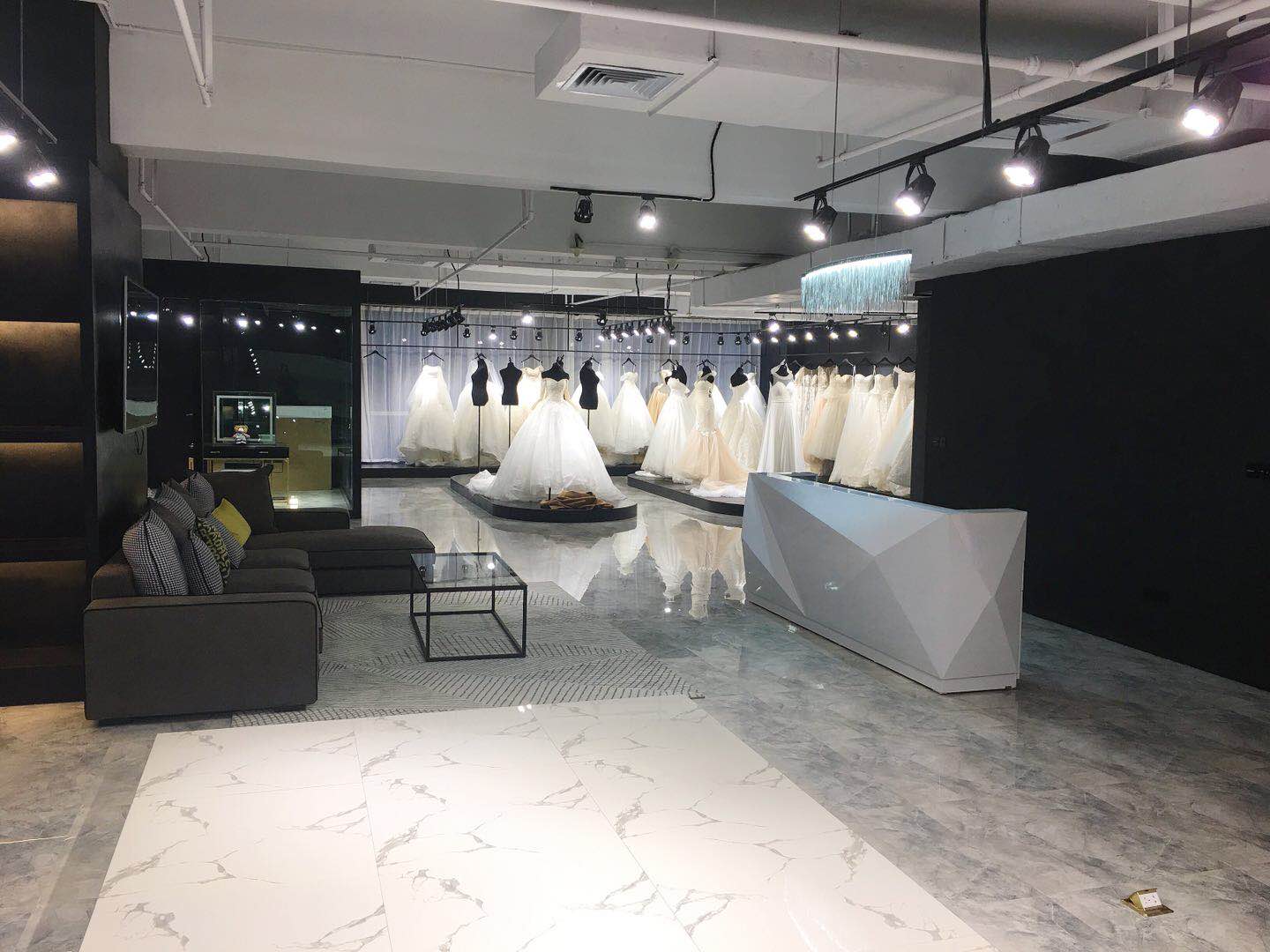 西宁FOR YOU国际婚纱礼服馆
