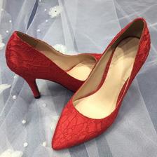 红色礼服配什么颜色鞋子