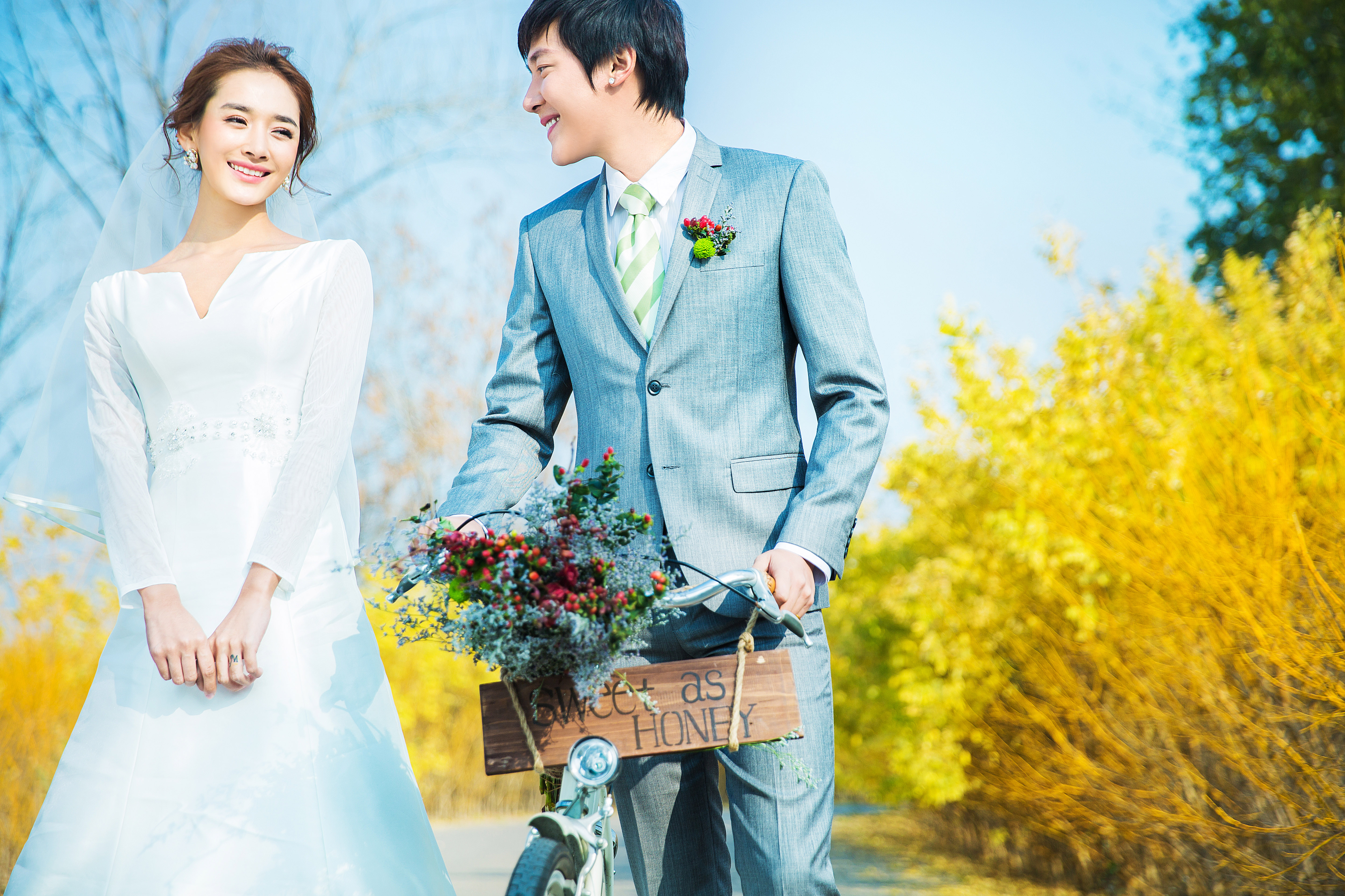 輕婚紗 旅拍風(fēng)  風(fēng)格新穎創(chuàng)新  送全新婚紗