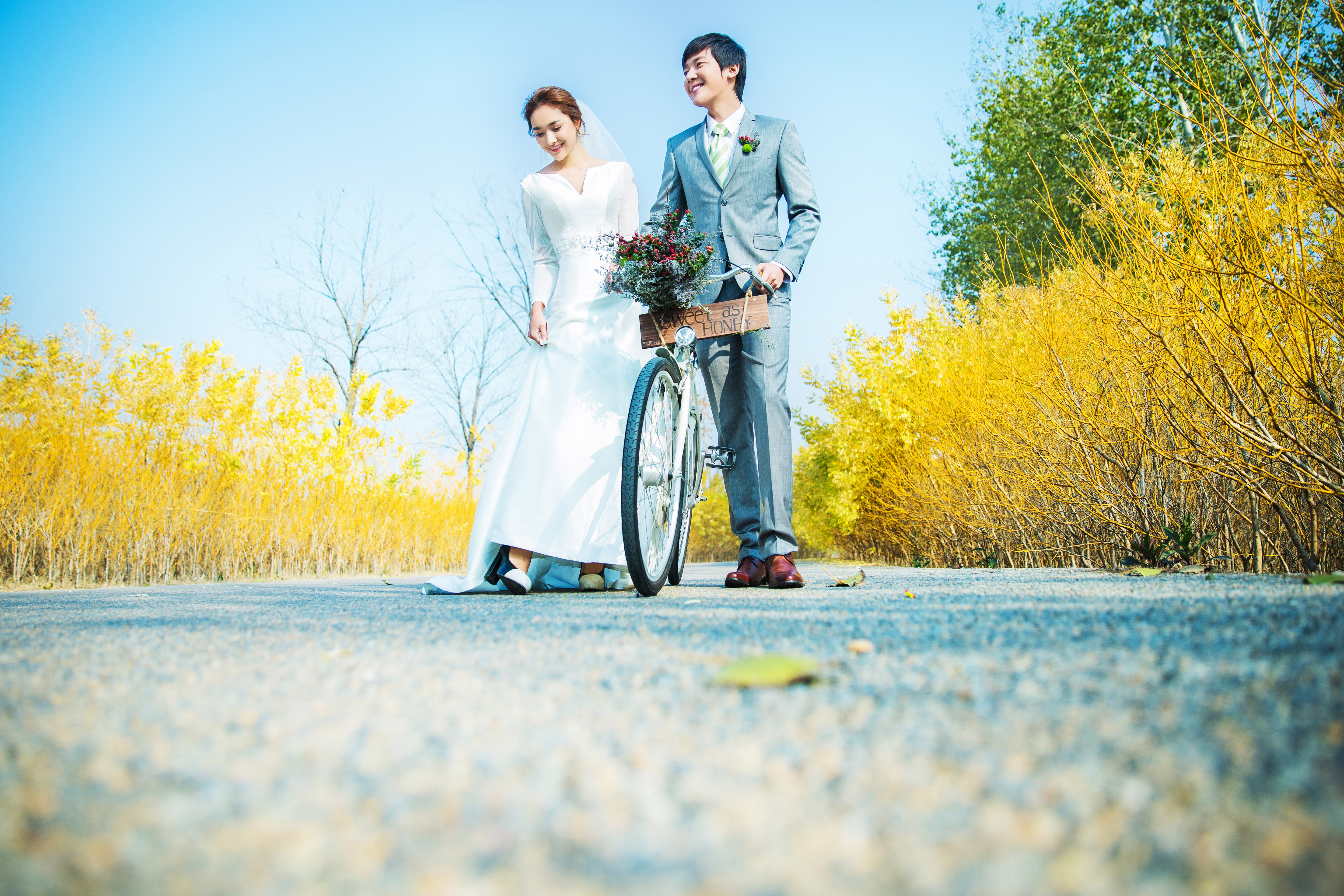 輕婚紗 旅拍風(fēng)  風(fēng)格新穎創(chuàng)新  送全新婚紗