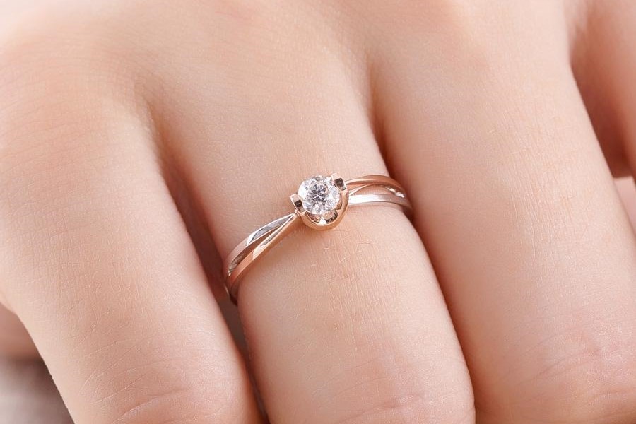 訂婚戒指戴哪個手指