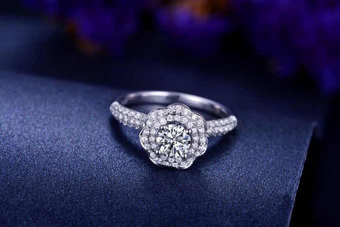 钻戒什么时候买给女方