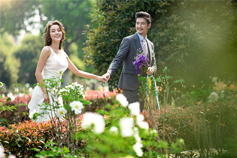 【10服10造+資深一對(duì)一】艾薇兒婚紗攝影特惠