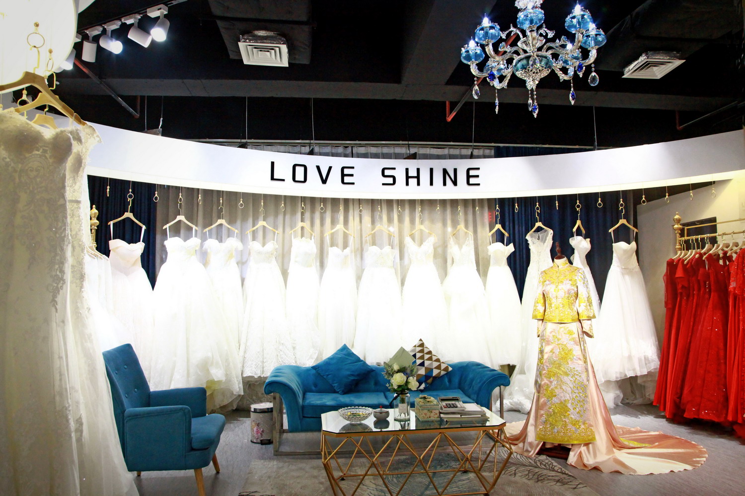 红鼎庄龙凤褂Love Shine国际婚纱