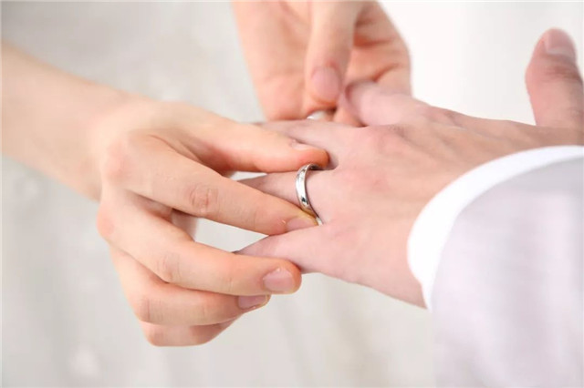结婚对戒什么牌子好 怎么挑选合适的婚戒
