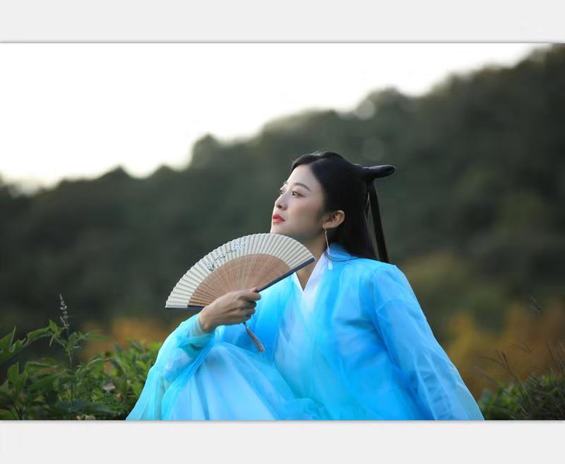 【好评如】南有乔木，不可休思。汉有游女，不可求思