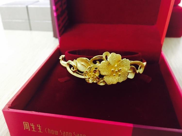 去香港買金劃算嗎？新娘實(shí)拍結(jié)婚首飾