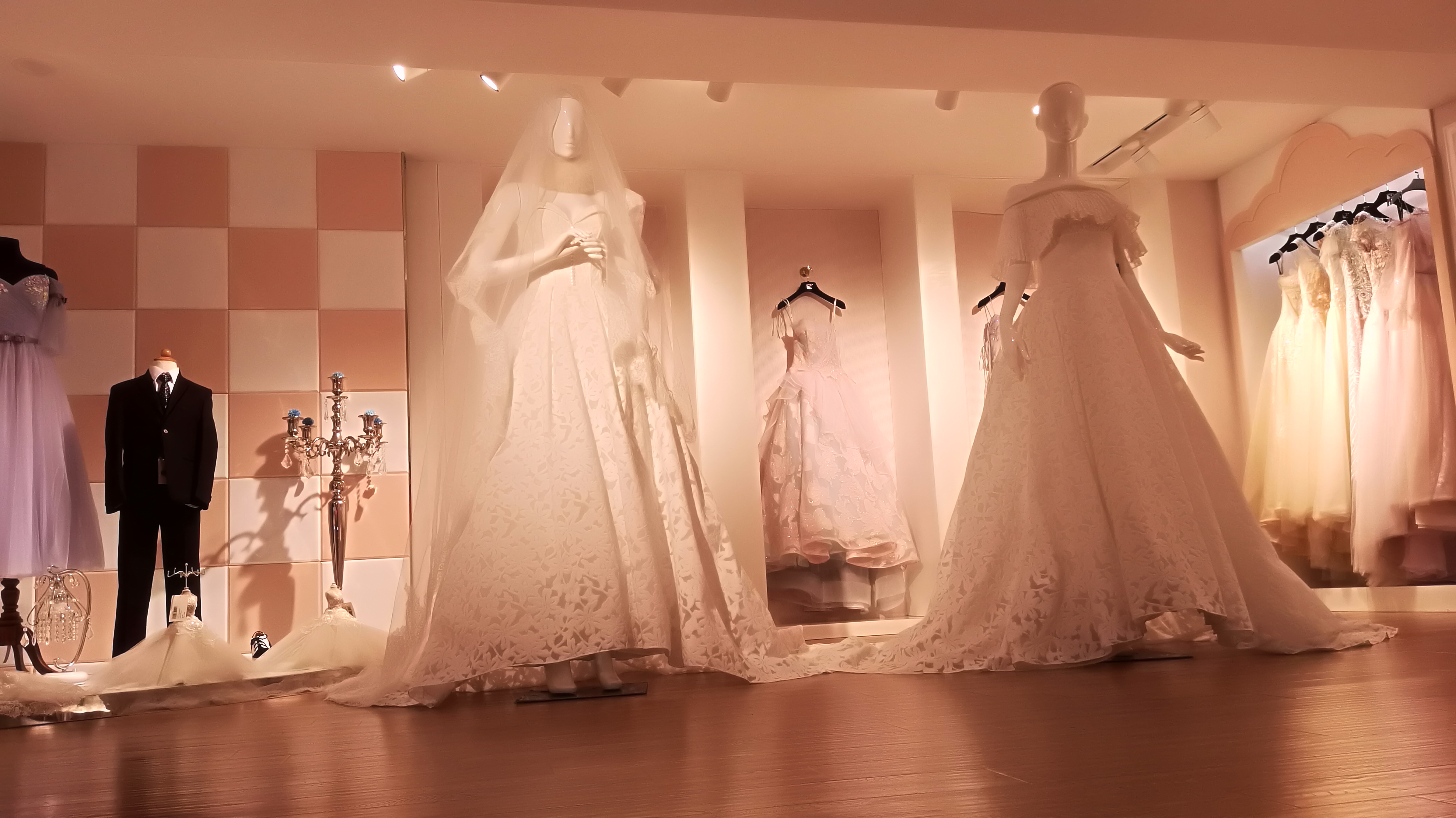 王与后婚纱礼服高定店