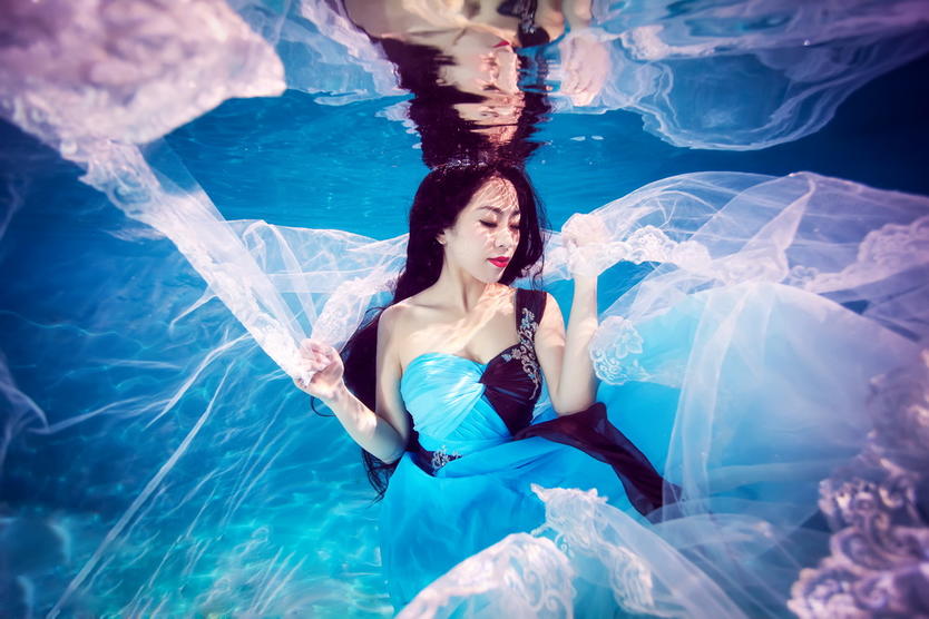美人鱼婚纱照怎么拍