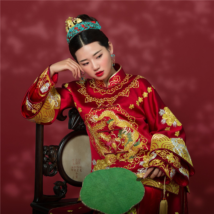 华芬嫁衣龙凤团六马面裙秀禾服真丝重缎深大红