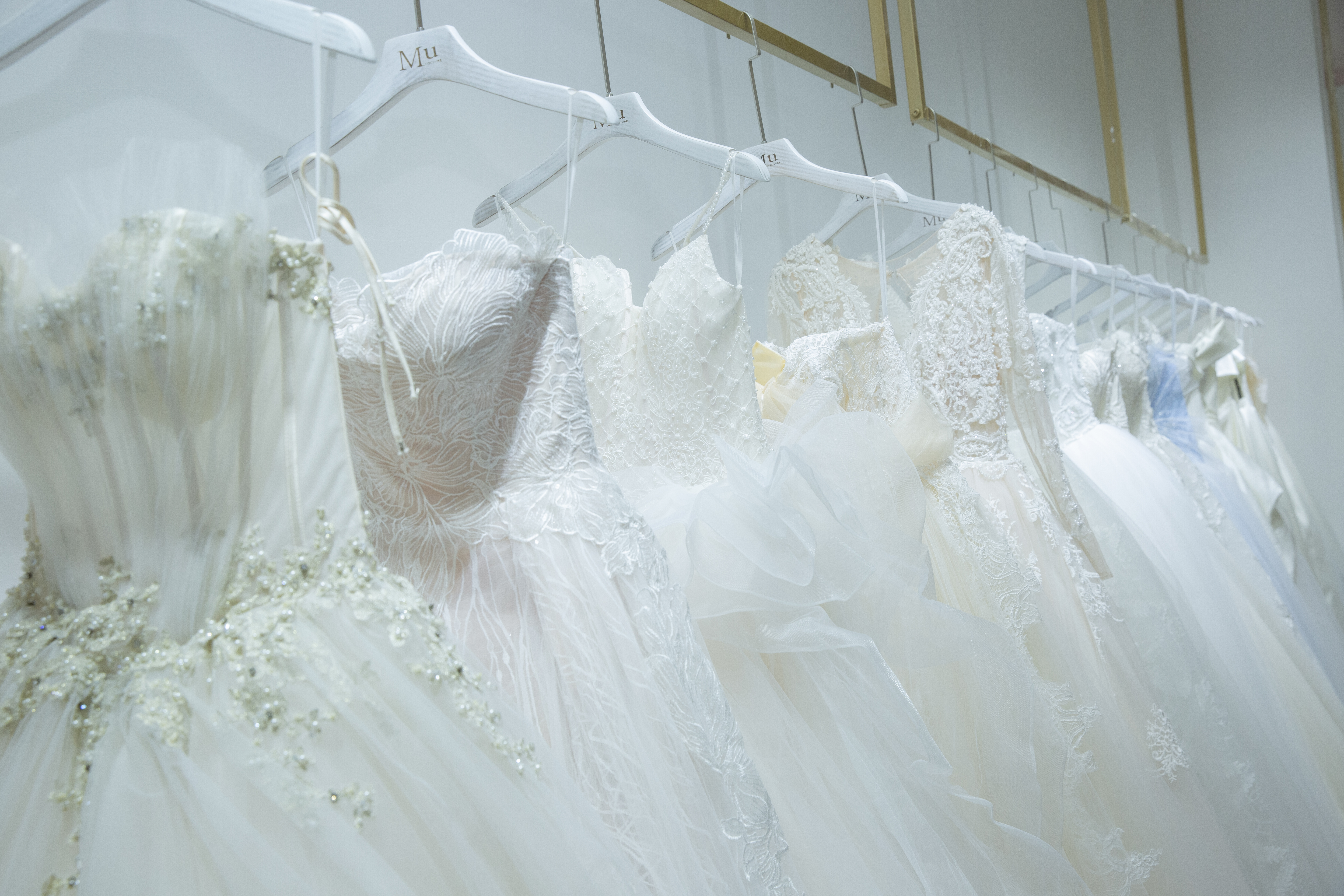 MU慕婚纱礼服轻奢馆
