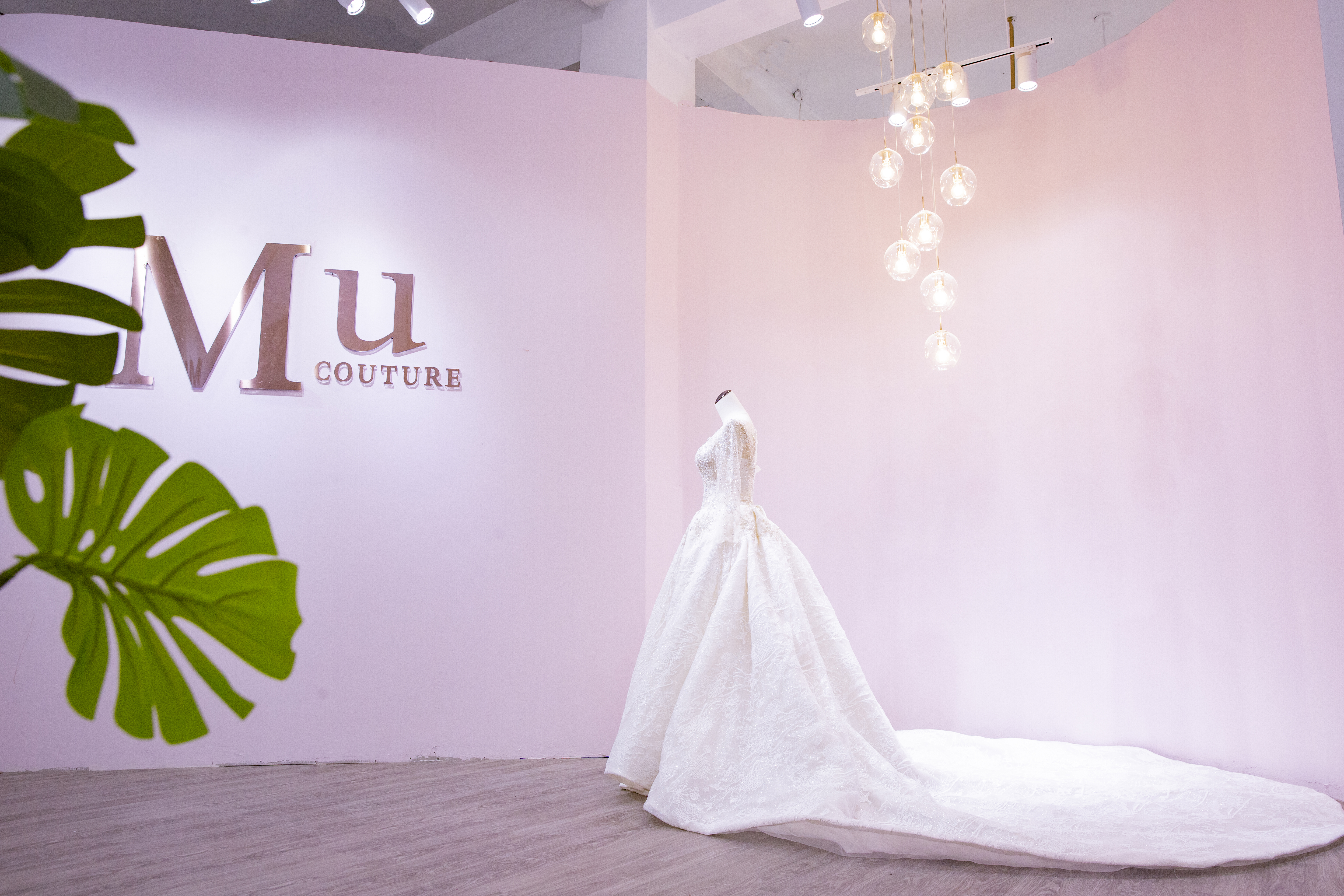MU慕婚纱礼服轻奢馆