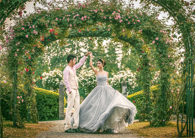 婚纱照放在卧室的什么地方好 婚纱照摆放禁忌