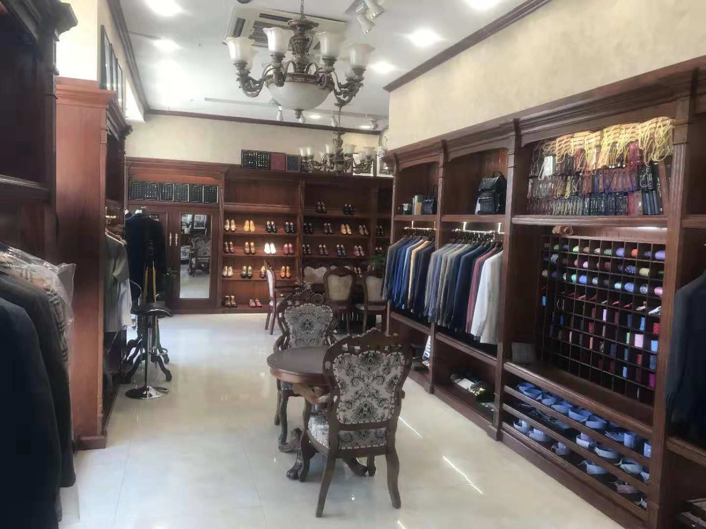 英国索尔斯宾西服定制店