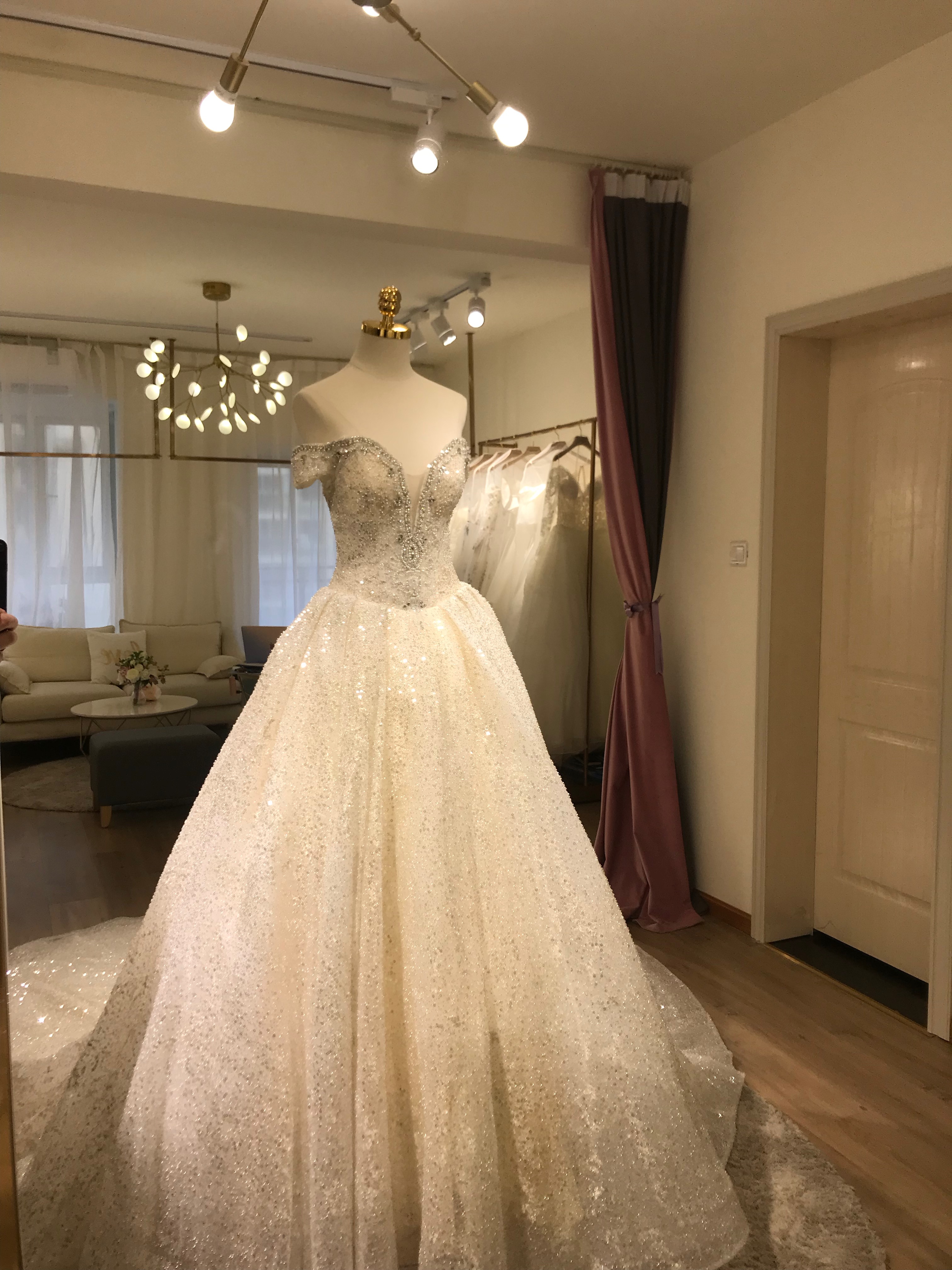 泡芙婚纱礼服西服私享馆