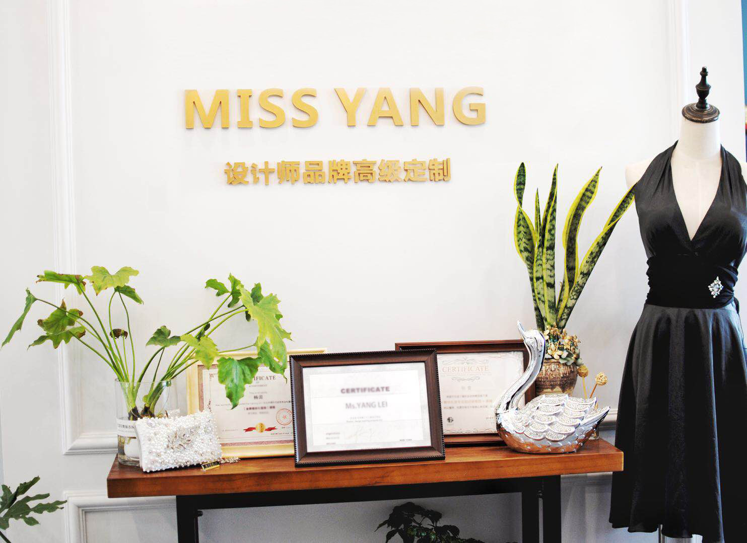 艺国风情设计师品牌婚纱