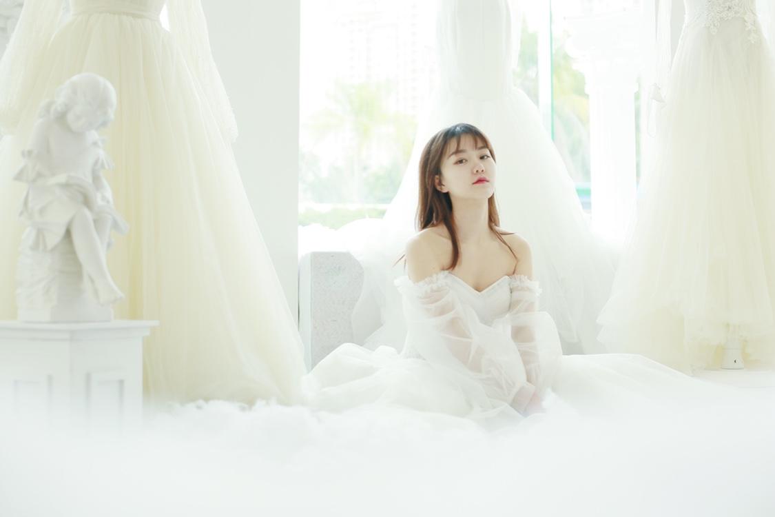 值！辛芷蕾同款发型+鱼尾纱=美 渐变婚纱堪称今冬最潮