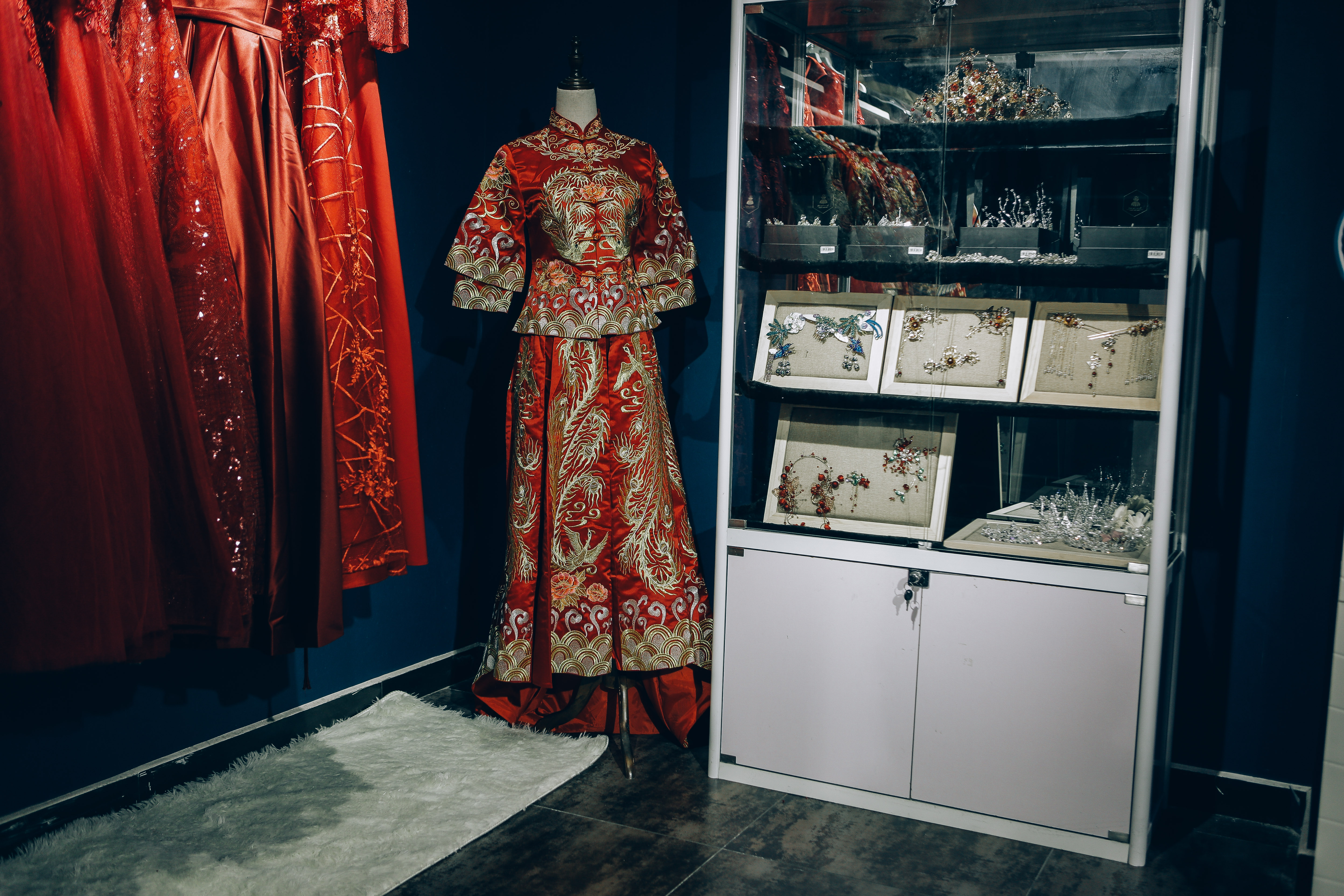 AI纱派高级礼服彩妆馆