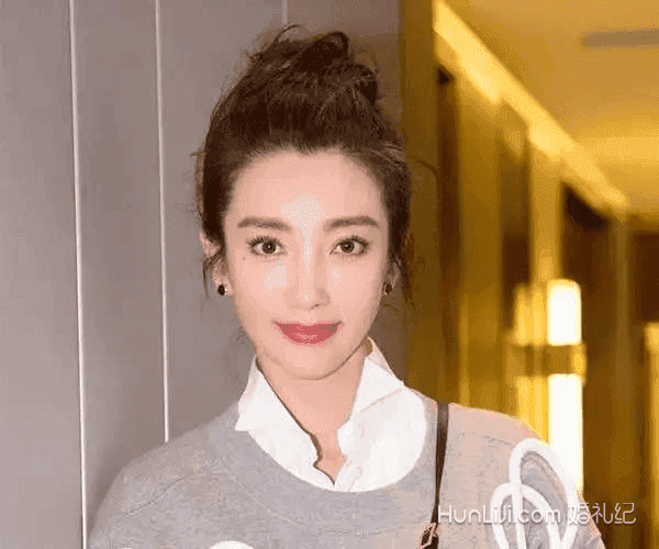 新娘有美人尖适合什么发型