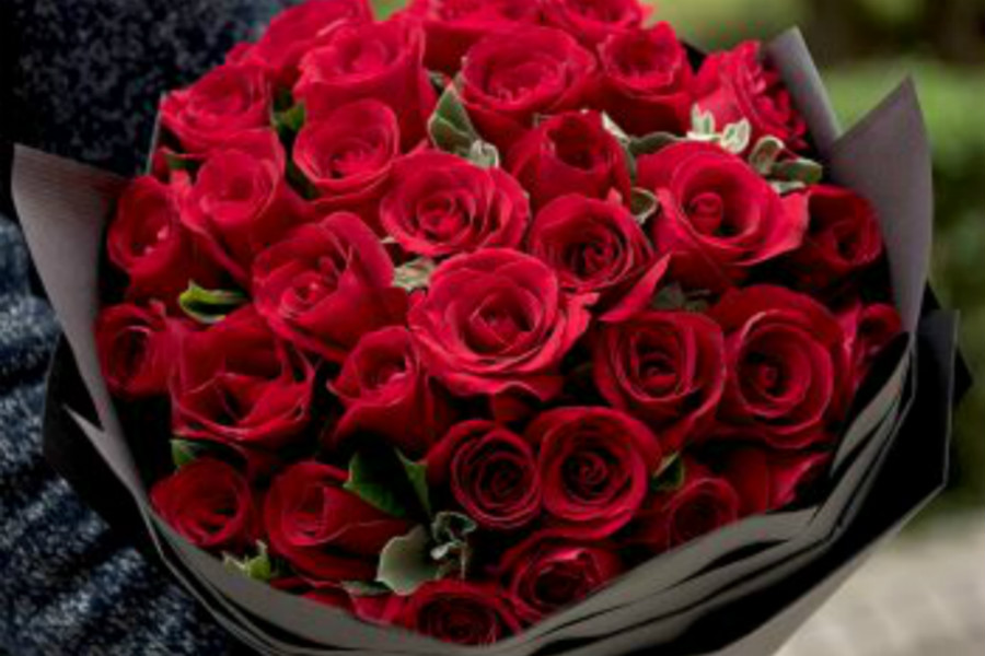 结婚攻略 婚前事宜 求婚 文章详情  朵玫瑰花语是三生三世的爱,33朵