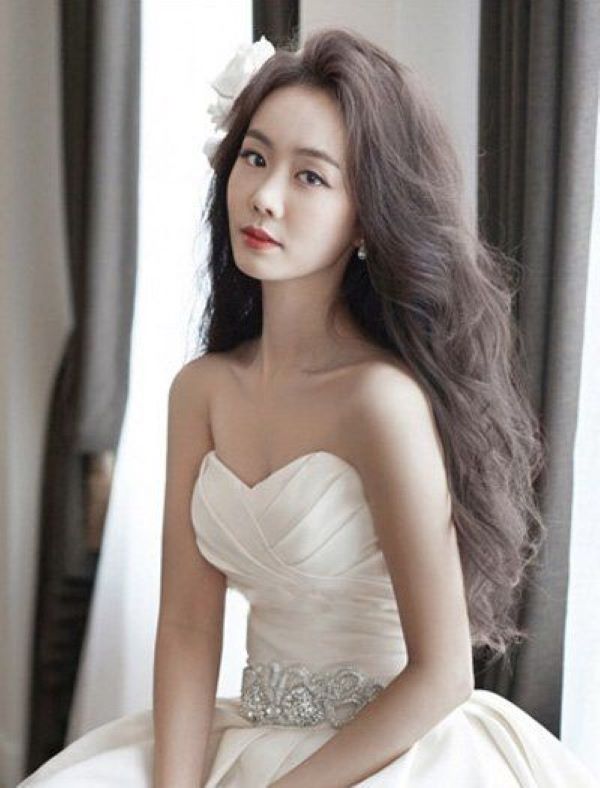 韩式婚纱照的发型