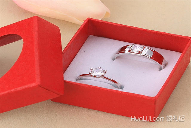 结婚攻略 婚礼时光 戒指戴法 内容 中指戴戒指,没有明确规定一定要