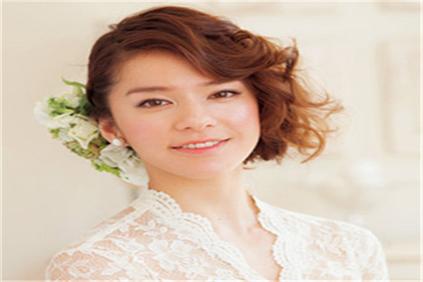 短发婚纱照发型2019