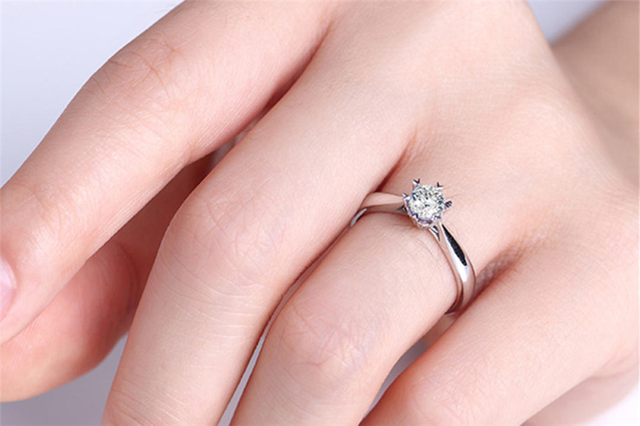 戒指戴哪只手好 未婚和已婚戴法有什么区别