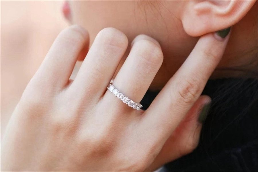 女生戴戒指五个手指的含义 女性戒指戴法解析