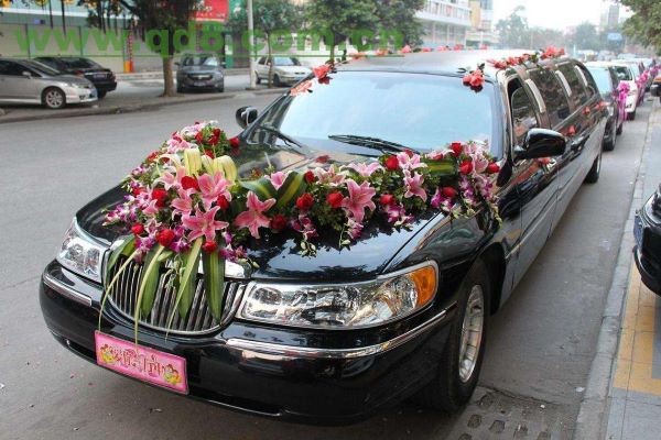 心形婚车鲜花图片