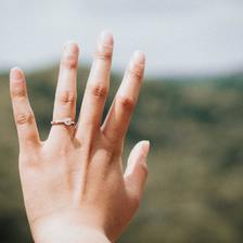结婚戒指女生应该戴哪只手 婚戒你戴对了吗
