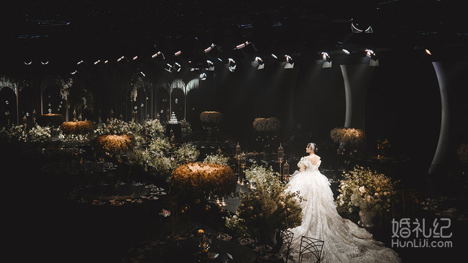 暖色调主题婚礼 | 把婚礼鲜花元素玩出新花样