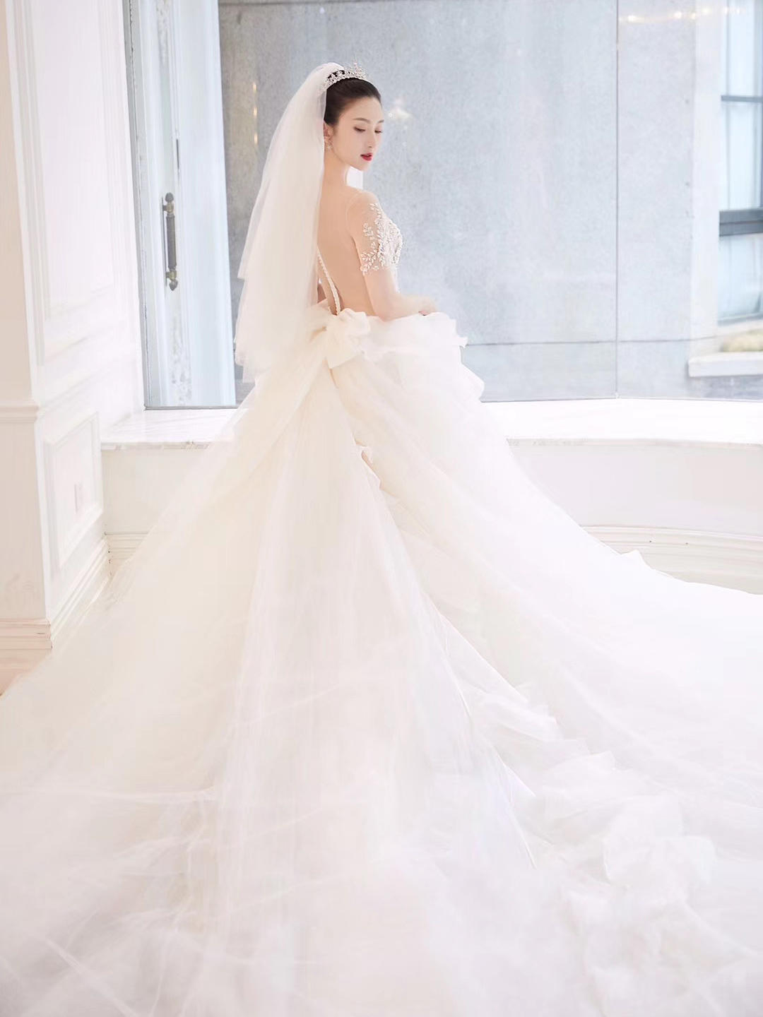 【满足你对婚纱的所有期待】3280RMB送跟妆