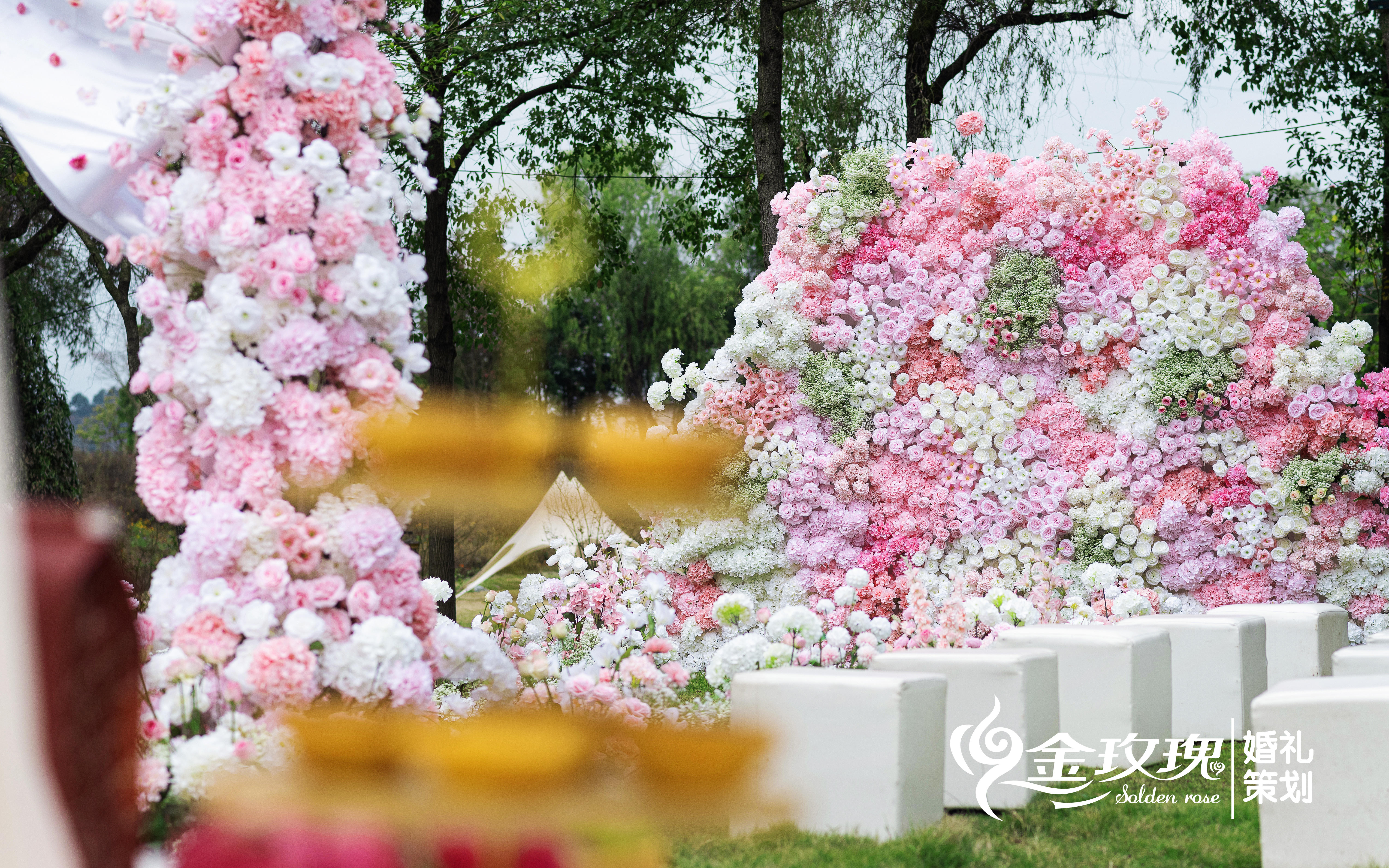 户外粉色草坪婚礼