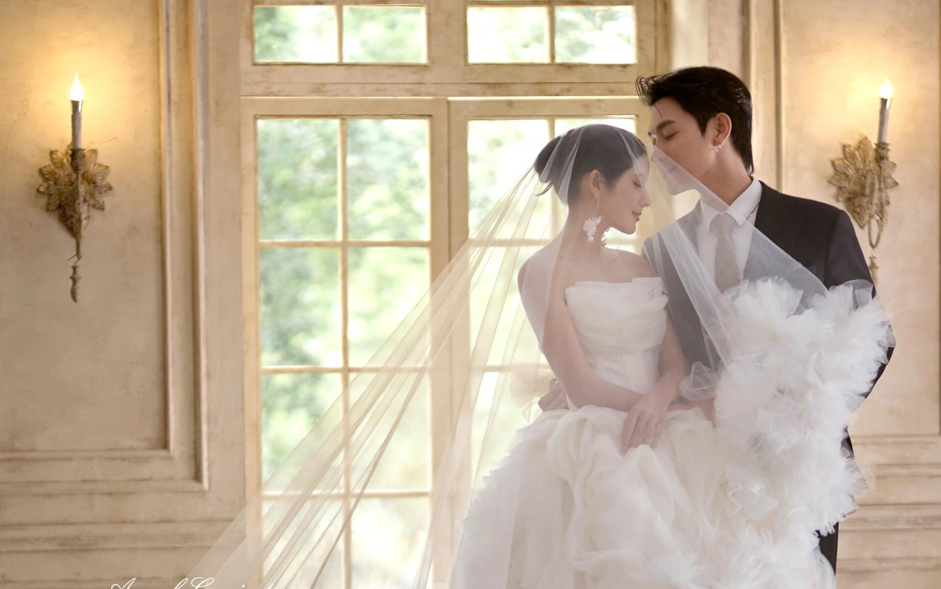 推開法式舊窗｜光影唯美主紗婚紗照