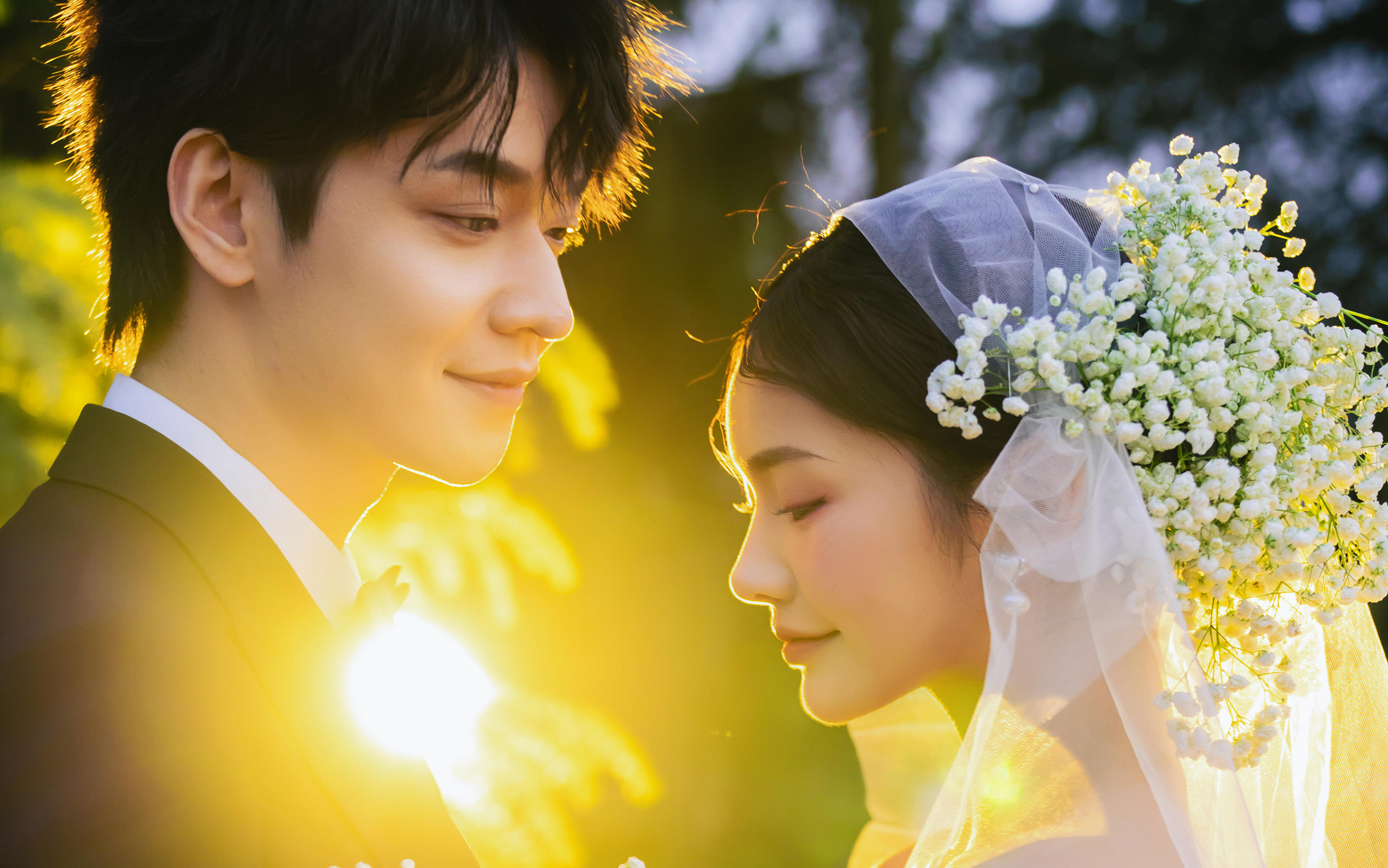 好爱这一刻的浪漫氛围感 | 森系草坪婚纱照