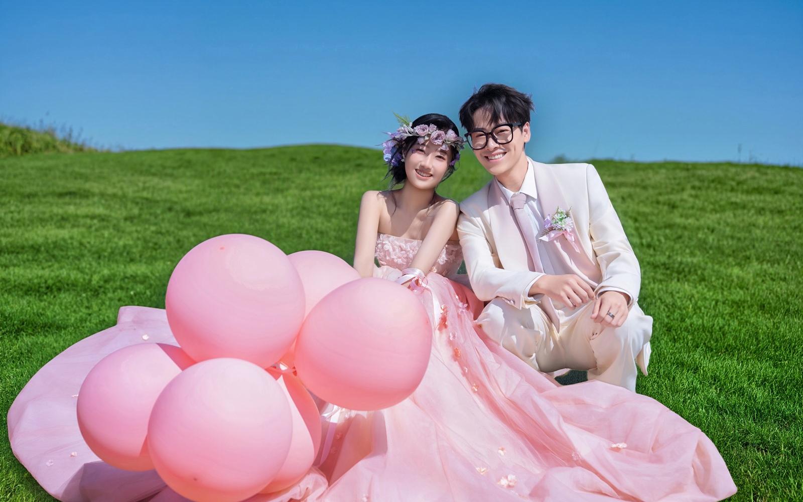 隨機(jī)迷倒一位甜美少女??草坪婚紗照太美了