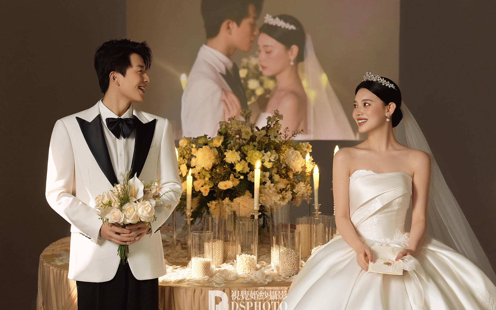 ??光影寫詩｜被投影婚紗照美哭，氛圍感拉滿?