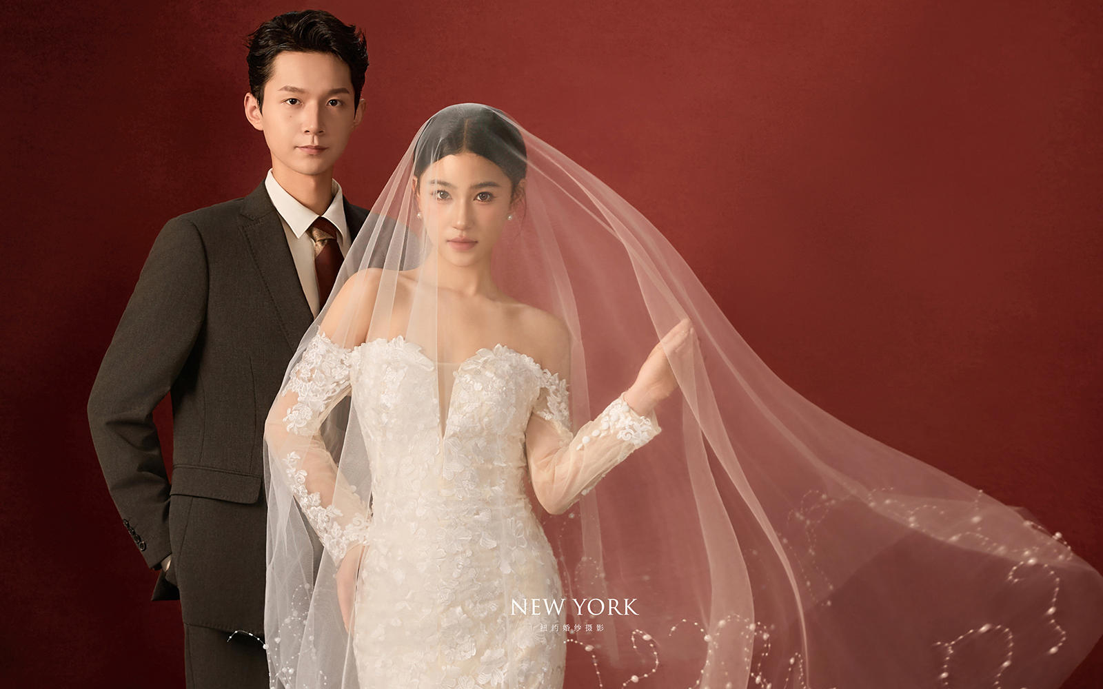 出片率超高!轻复古红底婚纱照张张封神