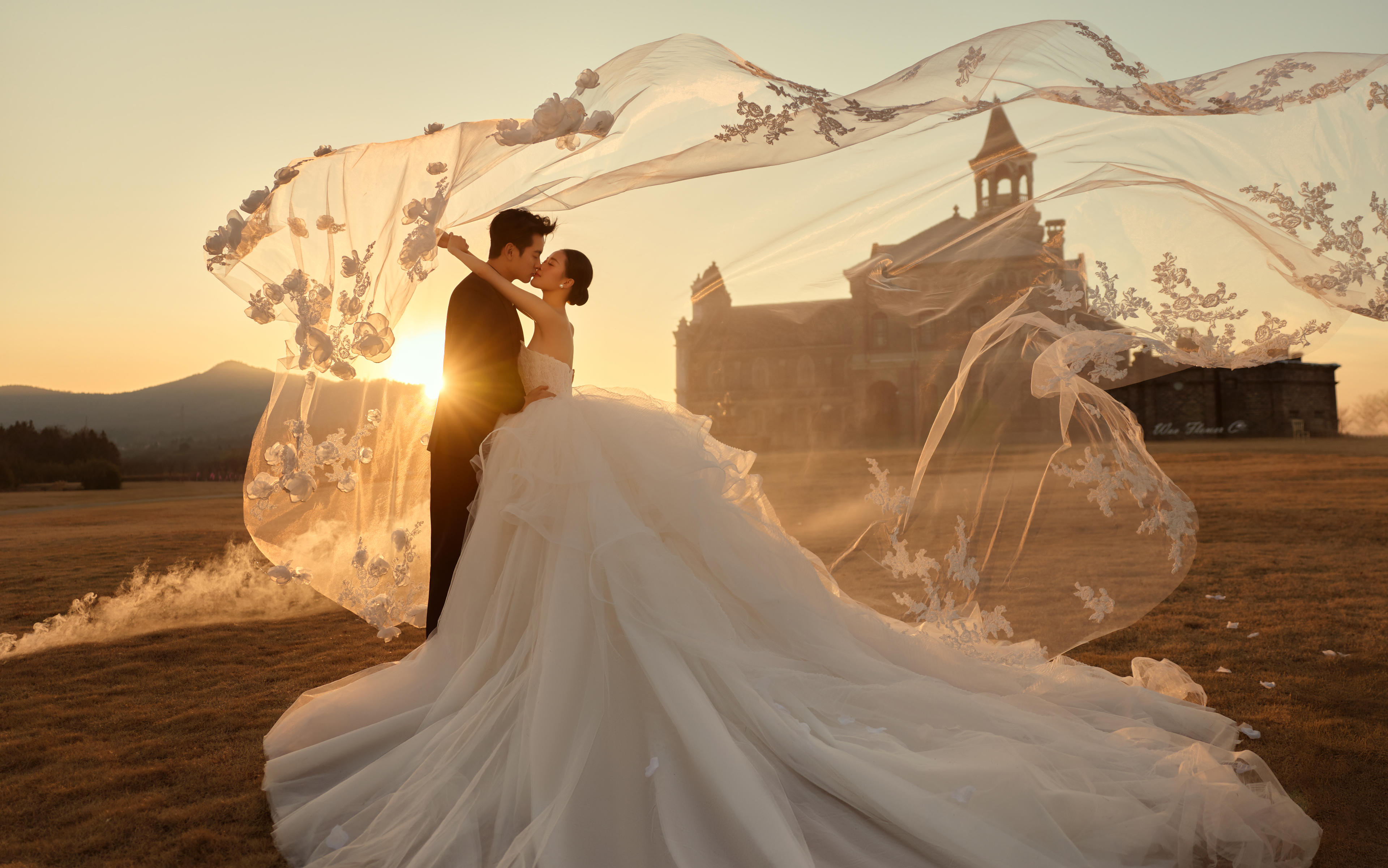 城堡夕陽—此間云上