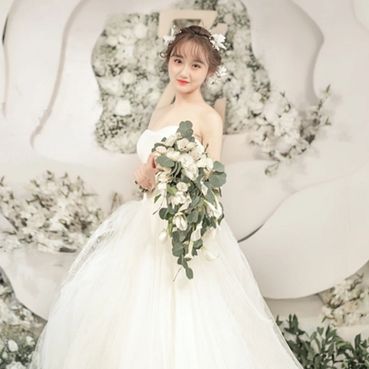 高级化妆师+助理全程新娘跟妆+妈妈妆