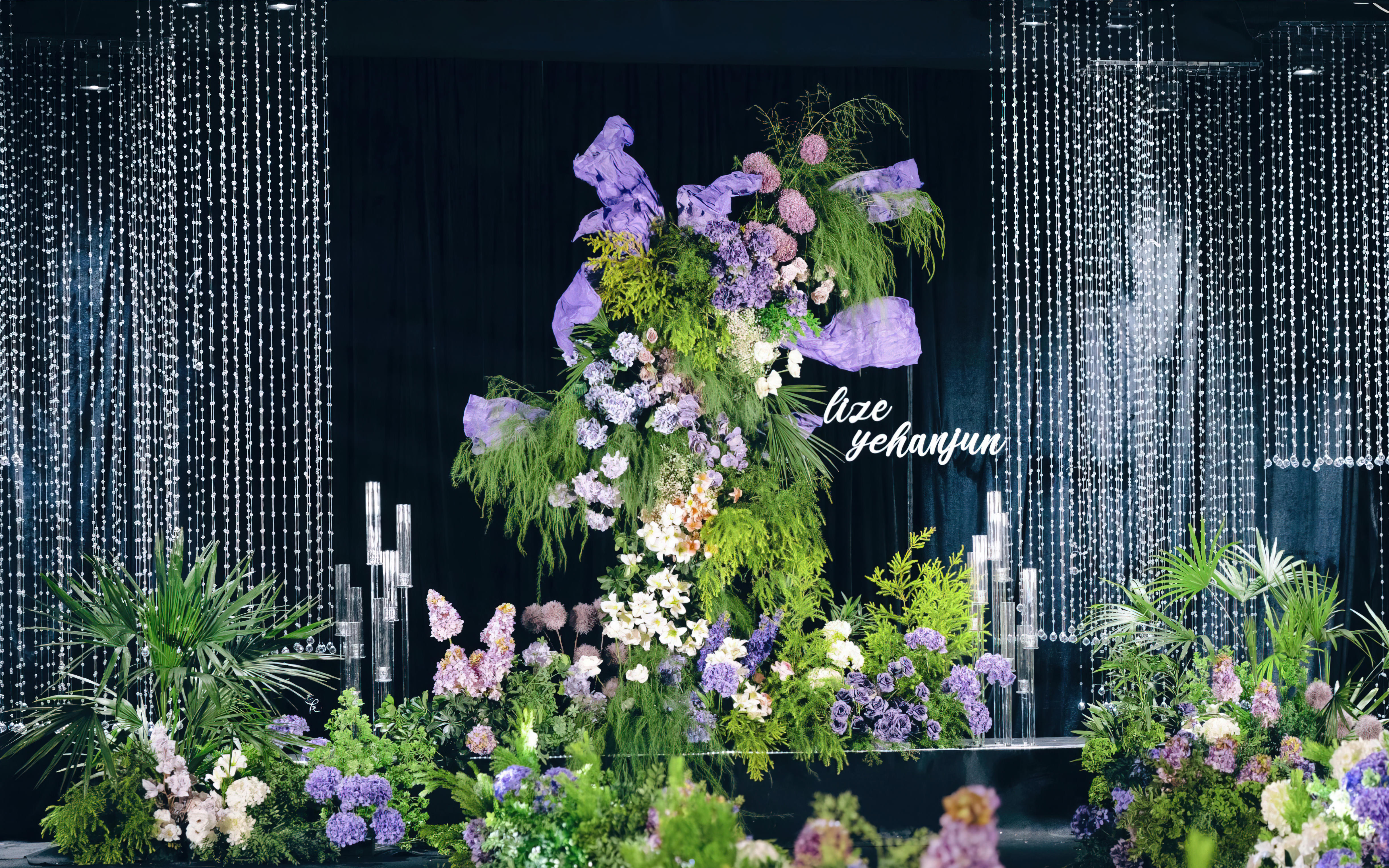 酒店婚禮場(chǎng)景：韓式黑布藝珠簾裝飾