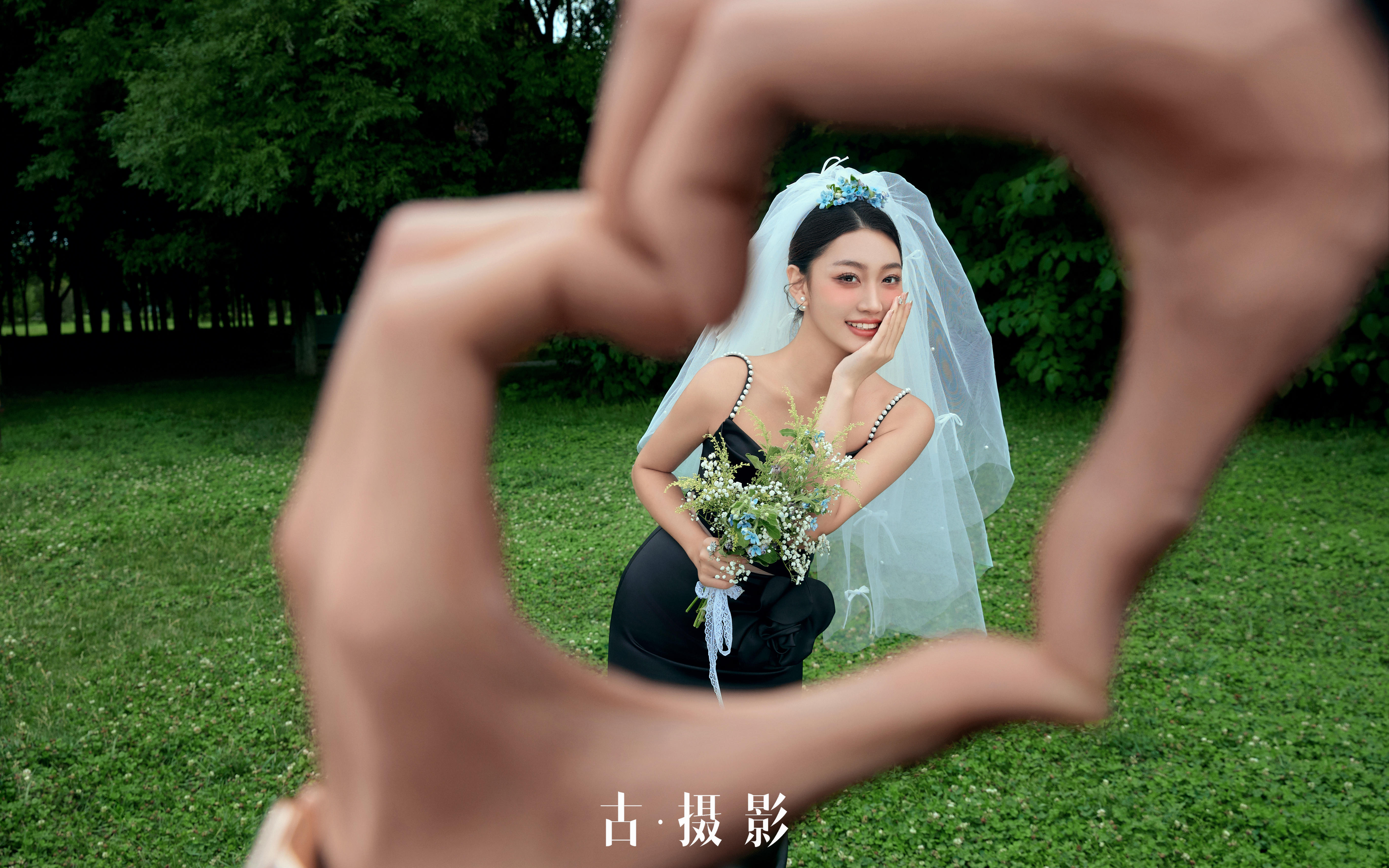 森系草坪黑色小禮服