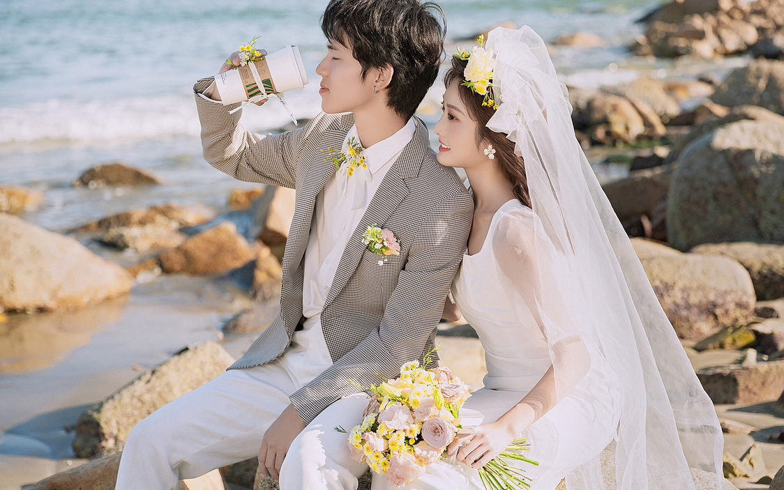 海边🏝礁石婚纱照