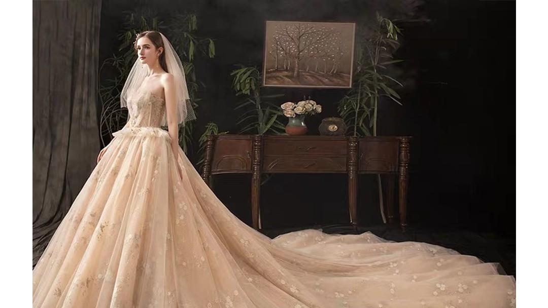 高端奢华婚纱套餐，出阁+主纱+敬酒+伴娘11件套