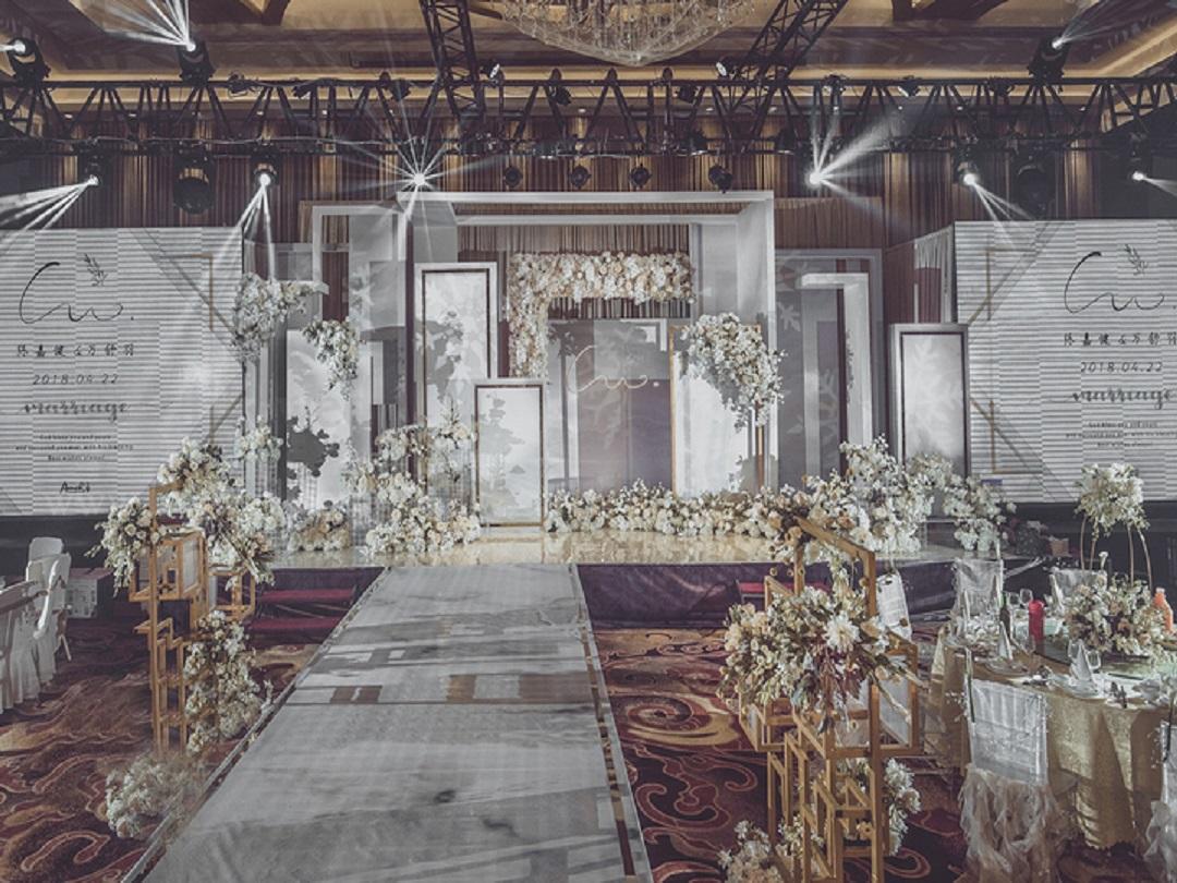 爆款套餐 昆明洲际酒店简约欧式香槟金色系主题婚礼